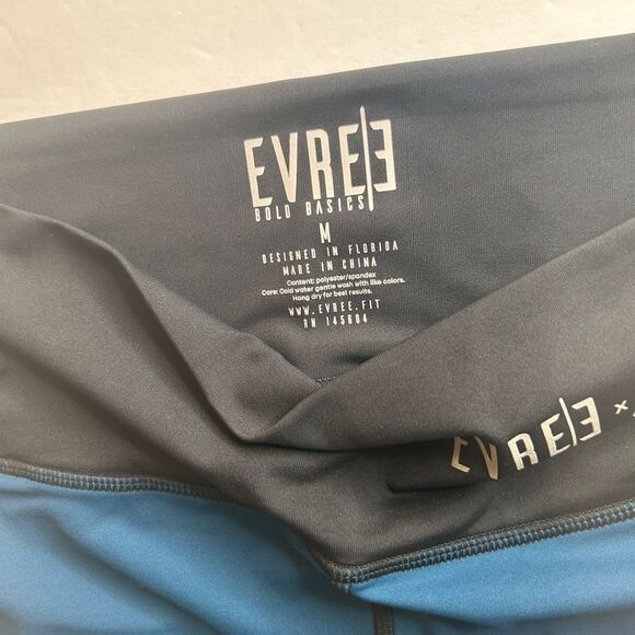 NEW EVREE X BARBELLA  Women’s Heart Booty Leggings
Activewear Black M - Picture 9 of 13